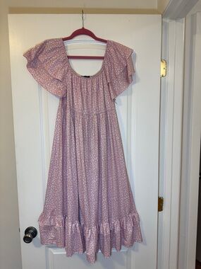 Light Pink Ruffle Midi Maternity/Nursing Dress with Subtle Print Sz M